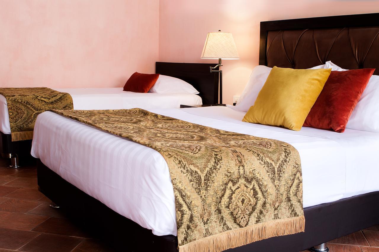 Hotel Dona Manuela Момпос Екстериор снимка